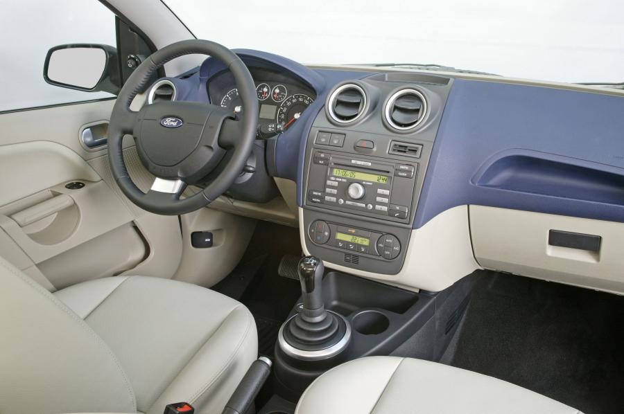  Ford Fiesta 2006 года  (фото 27 из 42)